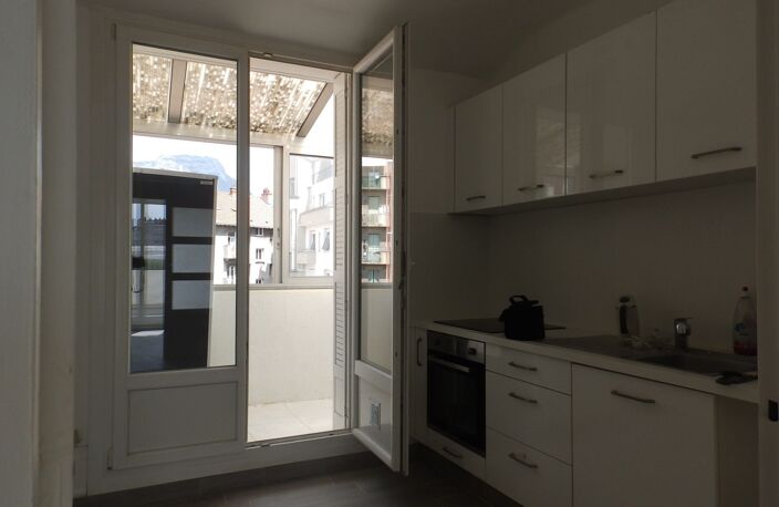 GRENOBLE Caserne de Bonne, Championnet, appartement de type 2 en — photo 2