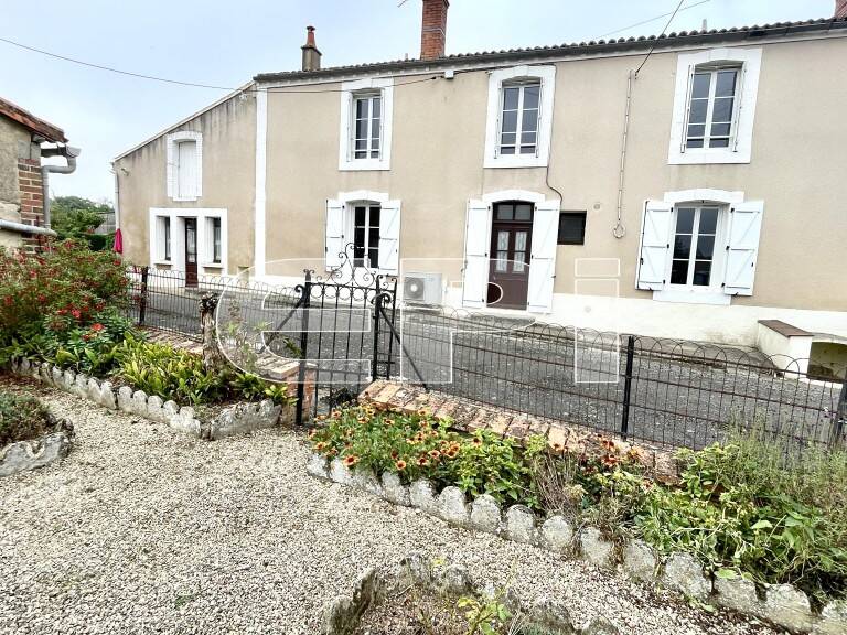 7 Km ST-VARENT, 6 Km AIRVAULT <br>Maison avec possibilité de cr — photo 1