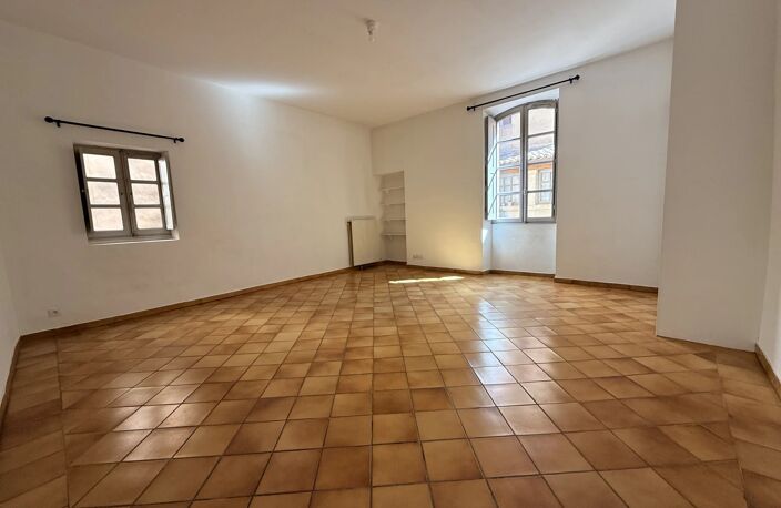 Nîmes, centre-ville, Ilot Littré, appartement 70m2, terrasse 7m2, 1 ch, 1er étage — photo 3
