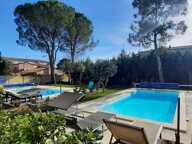 Uzès, propriété rentable, 236m² , 3 logements (7 chs + 1 mezzanine) sur parcelle de 1700m² avec 3 piscines à 7 — photo 2