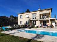 Uzès, propriété rentable, 236m² , 3 logements (7 chs + 1 mezzanine) sur parcelle de 1700m² avec 3 piscines à 7 — photo 3