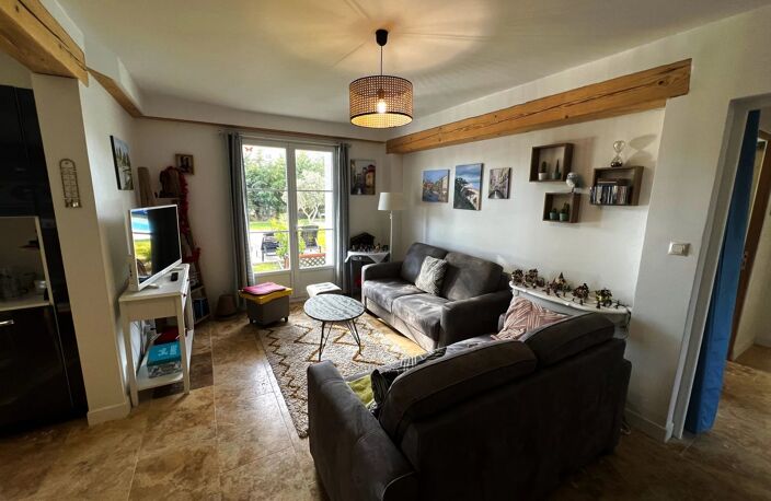Uzès, propriété rentable, 236m² , 3 logements (7 chs + 1 mezzanine) sur parcelle de 1700m² avec 3 piscines à 7 — photo 4