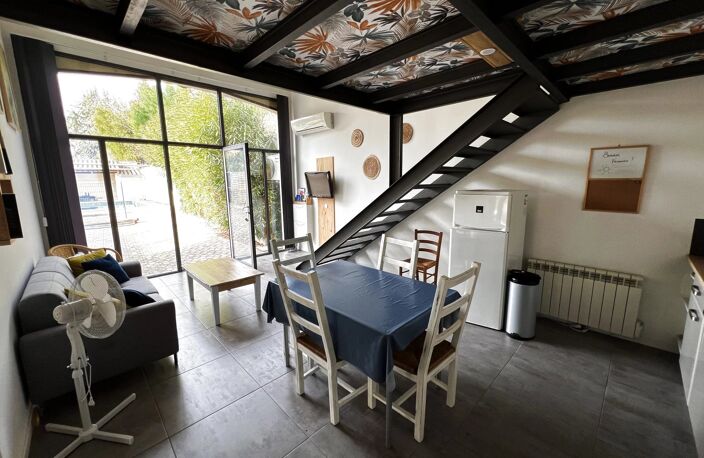 Uzès, propriété rentable, 236m² , 3 logements (7 chs + 1 mezzanine) sur parcelle de 1700m² avec 3 piscines à 7 — photo 5