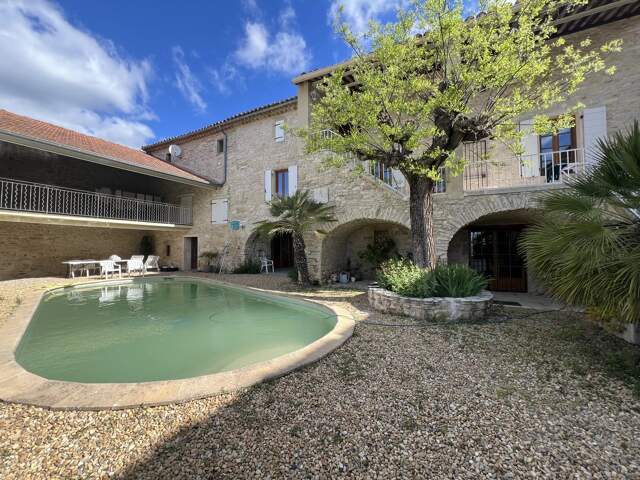 Castelnau-Valence, mas 285m² sur 1100m², 5 chs + 2 brx, piscine(nombreuses possibilités) — photo du bien