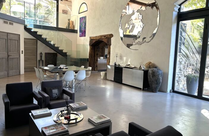 Aimargues, maison de village luxueuse, 551m2, 5 chs et bureau, piscine intérieure et extérieure, salle de réunion, sport, danse, cinéma, spa, hammam, aucun vis à vis — photo 3