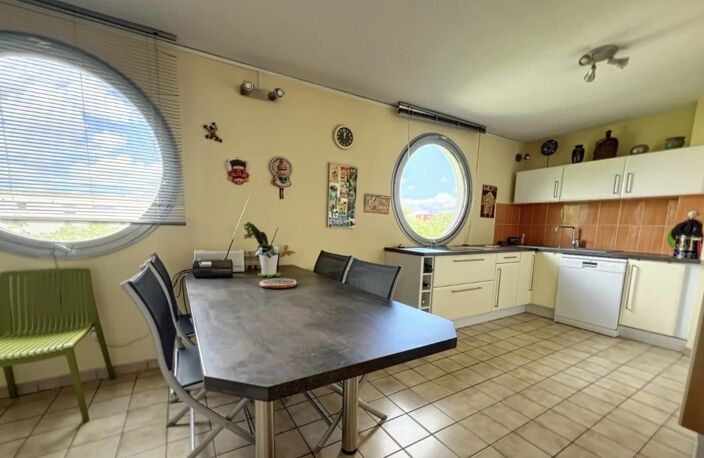 Nîmes centre, secteur bas Jean Jaurès, appartement duplex, 3 chs, 4ème/5 av. asc., terrasse & parking — photo 4