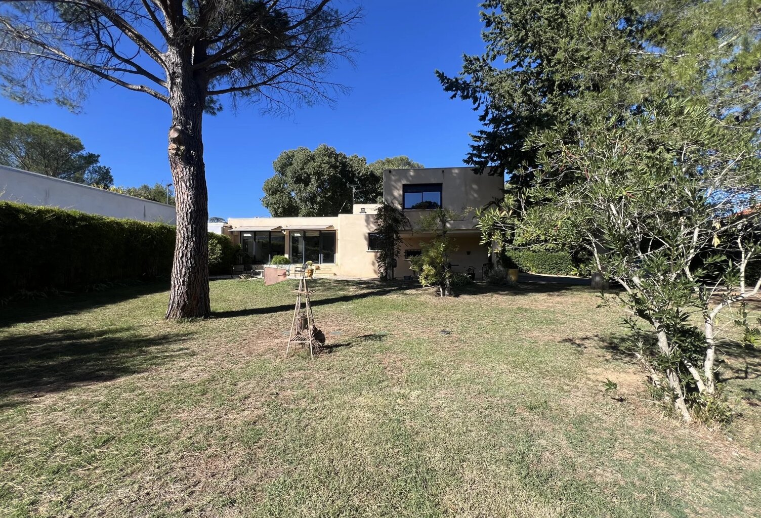 Nîmes, quartier Planette, villa 200m² sur 1500m², 4 chambres, garage, abri-voiture — photo 1