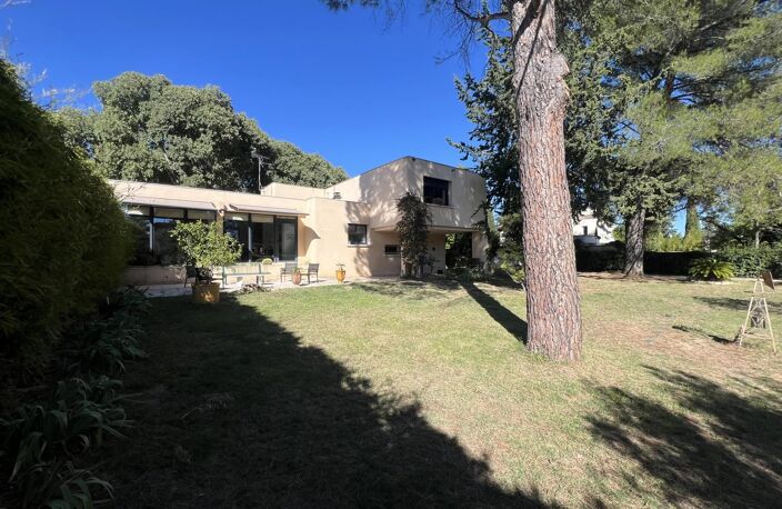 Nîmes, quartier Planette, villa 200m² sur 1500m², 4 chambres, garage, abri-voiture — photo 2