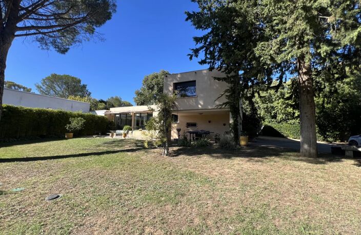 Nîmes, quartier Planette, villa 200m² sur 1500m², 4 chambres, garage, abri-voiture — photo 3
