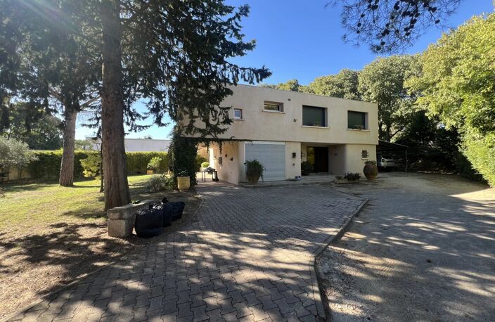 Nîmes, quartier Planette, villa 200m² sur 1500m², 4 chambres, garage, abri-voiture — photo 4