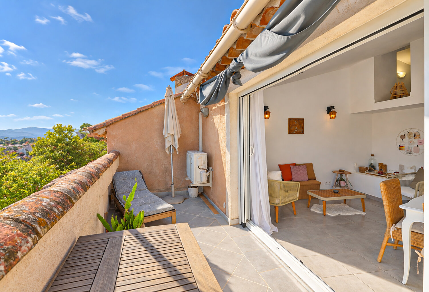 Appartement T2 de 32,78m2 loi carrez entièrement rénové avec terrasse tropézienne ! — photo 1