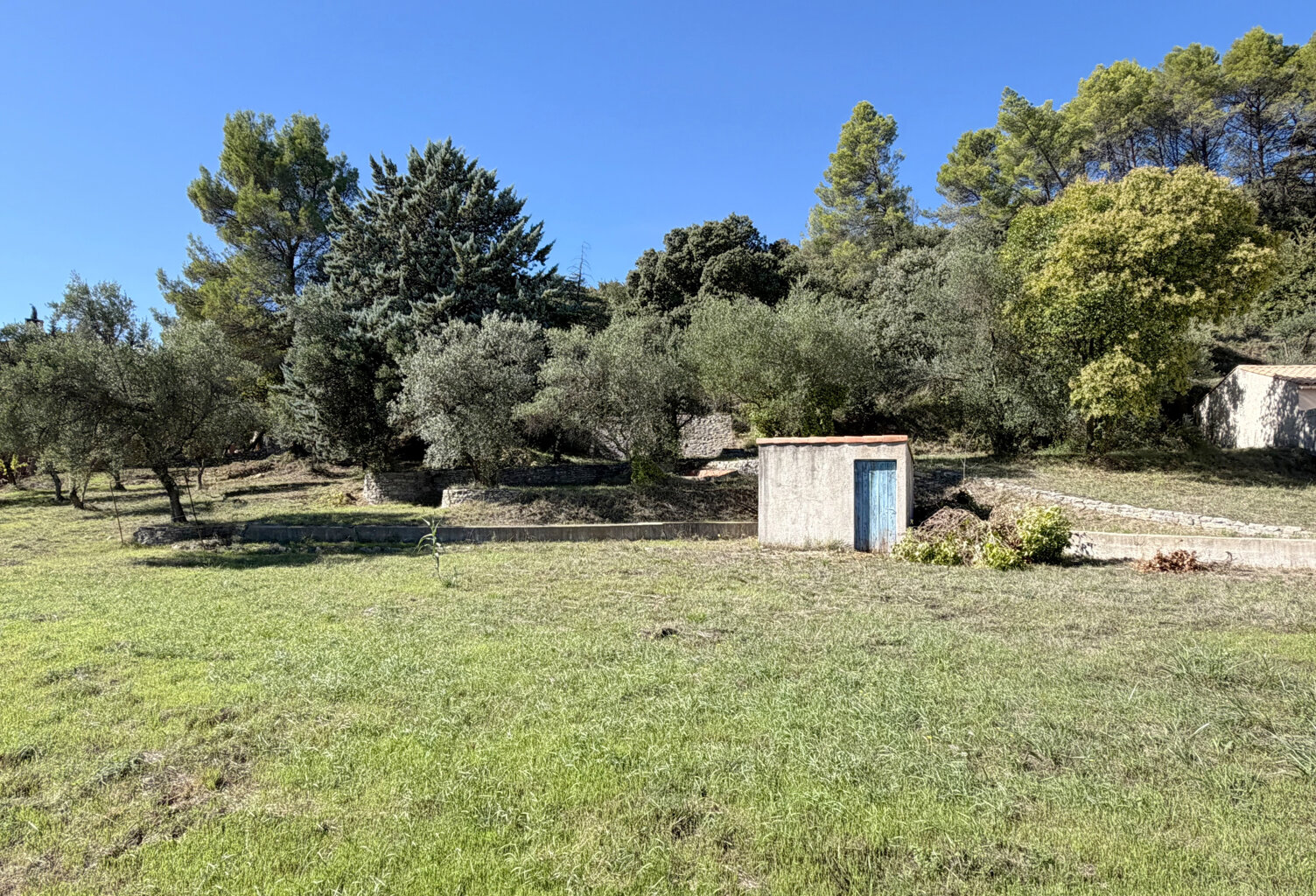 Terrain constructible de 1 700 m2 dans un environnement calme et recherché — photo 1