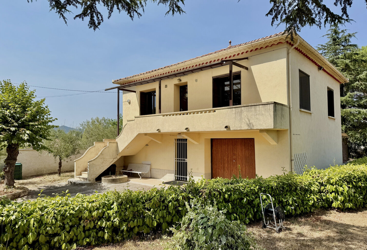 Saint-Hilaire-de-Brethmas : Maison individuelle sur terrain attenant de 1085m2 — photo 1