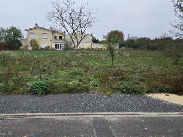 Terrain à bâtir à La Lande-de-Fronsac (33240) — photo du bien