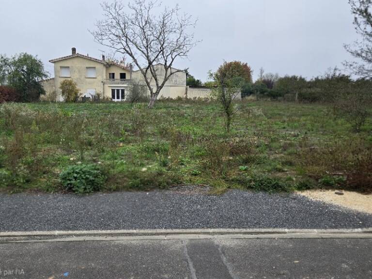 Terrain à bâtir à La Lande-de-Fronsac (33240) — photo 1