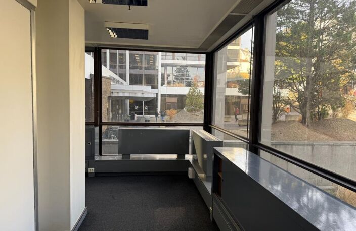 Saint-Cloud – Bureau 18 m² lumineux et climatisé – Centre d'affaires – 79 800 € — photo 5