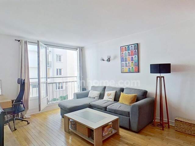 PARIS 15e – CONVENTION – Appartement de 3 pièces dans une résidence soignée avec gardien – 54m² plus une cave — photo du bien