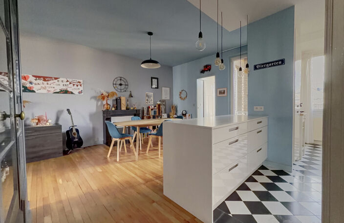 Reims, secteur St Thomas, bel appartement ancien, 2 chambres et très belle pièce de vie. — photo 3