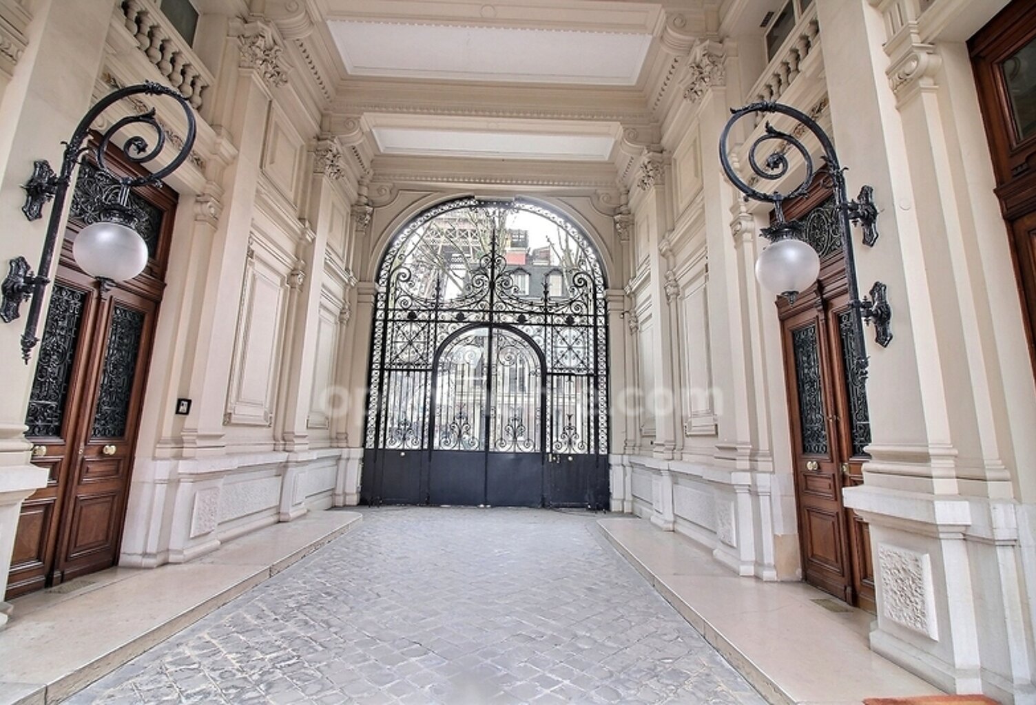 Appartement 4 pièces à vendre à PARIS 7EME ARRONDISSEMENT (75) — photo 1