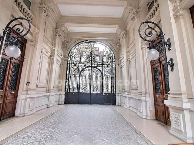 Appartement 4 pièces à vendre à PARIS 7EME ARRONDISSEMENT (75) — photo du bien