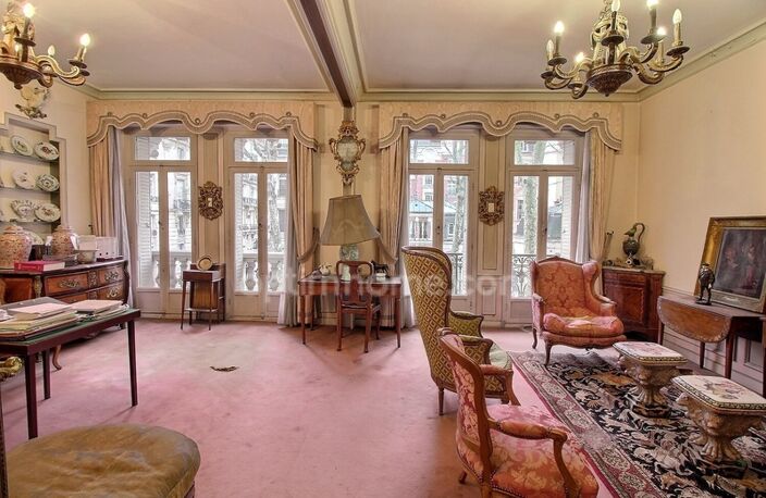 Appartement 4 pièces à vendre à PARIS 7EME ARRONDISSEMENT (75) — photo 2