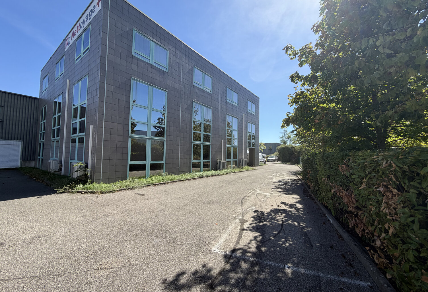 Immeuble de bureau 734m2 Bron ZAC du Parc du chêne - 17 Plac — photo 1