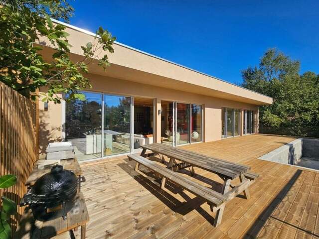 VILLA BIOCLIMATIQUE D’EXCEPTION (DPE A) – 160 m² DE PLAIN-PIED – ARCHITECTURE NATURELLE — photo du bien