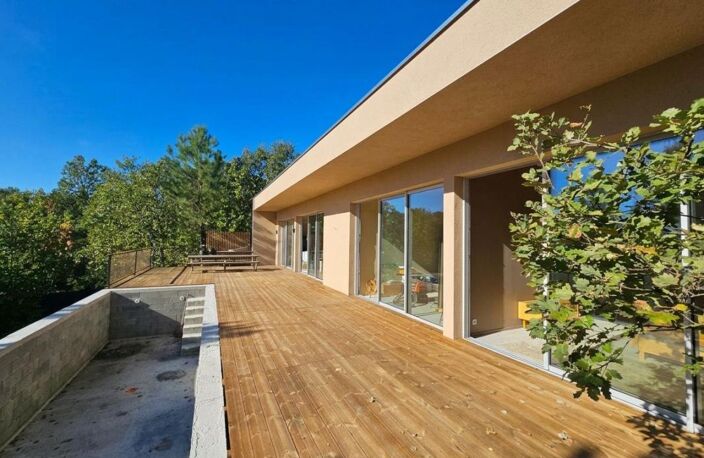 VILLA BIOCLIMATIQUE D’EXCEPTION (DPE A) – 160 m² DE PLAIN-PIED – ARCHITECTURE NATURELLE — photo 2
