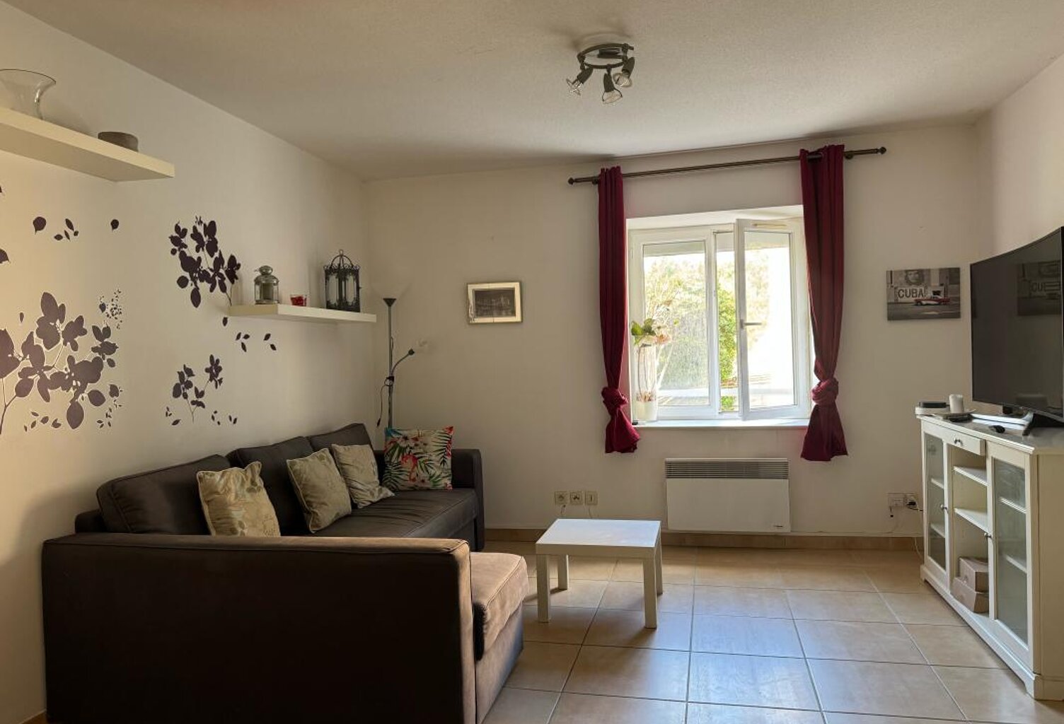 DUPLEX À LOUER - T2 meublé avec parking - SAINT MARTIN DE CRAU — photo 1