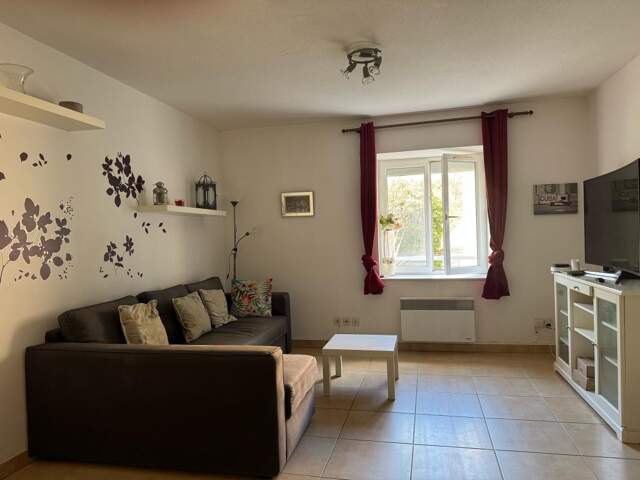 DUPLEX À LOUER - T2 meublé avec parking - SAINT MARTIN DE CRAU — photo du bien