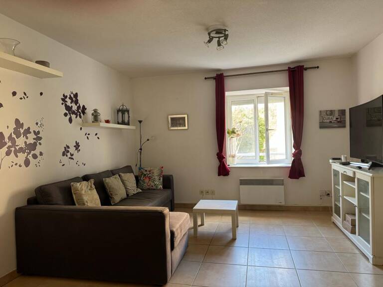 DUPLEX À LOUER - T2 meublé avec parking - SAINT MARTIN DE CRAU — photo 1
