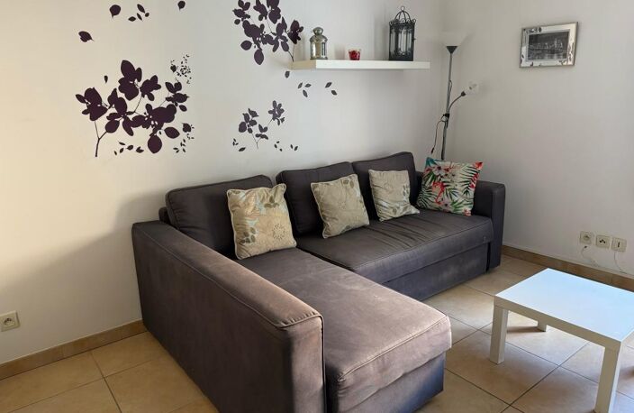 DUPLEX À LOUER - T2 meublé avec parking - SAINT MARTIN DE CRAU — photo 2