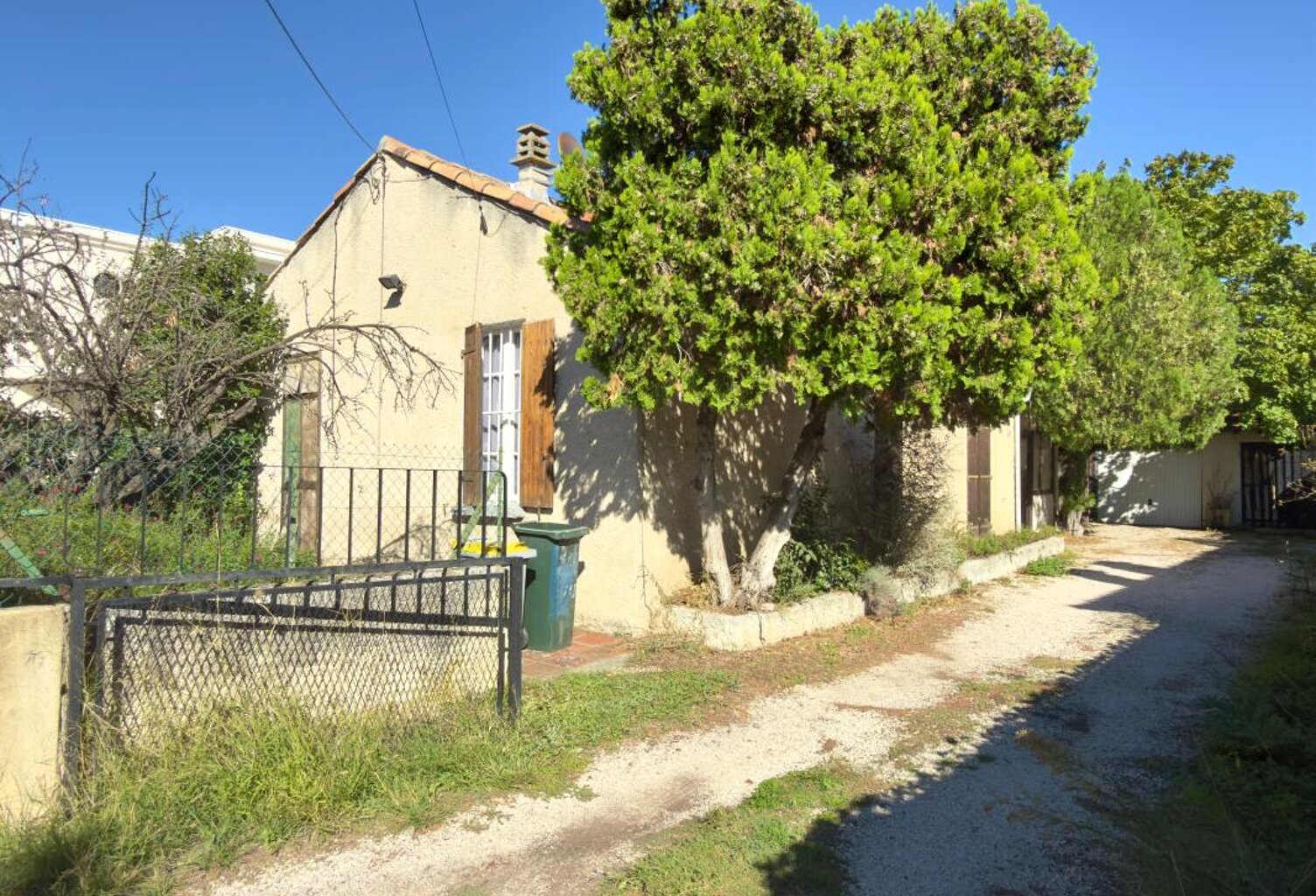 Maison plain pied avec jardin et garages au calme — photo 1