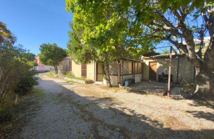 Maison plain pied avec jardin et garages au calme — photo 2