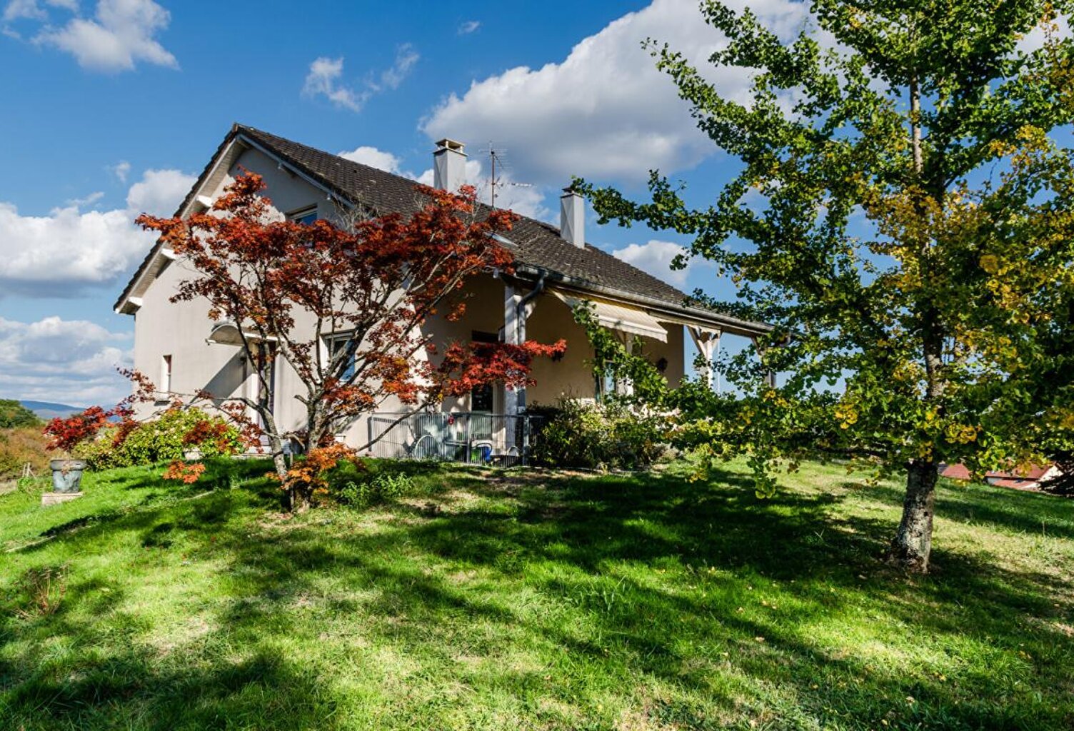 Jolie maison avec grand terrain — photo 1