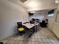 LOCAL COMMERCIAL DE 76,60 m² AVEC 3 PLACES DE PARKING — photo 3