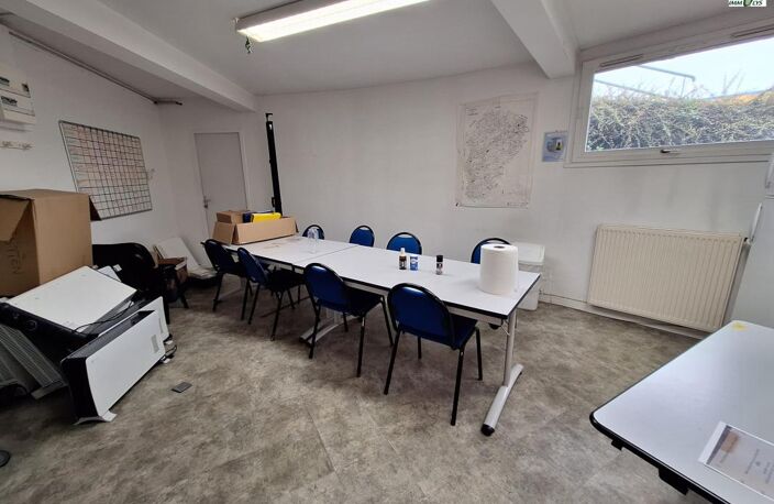LOCAL COMMERCIAL DE 76,60 m² AVEC 3 PLACES DE PARKING — photo 5