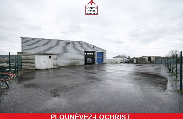 FINISTERE - Plounévez-Lochrist (29430) -  VENDRE - LOCAL DE 370 M2 AVEC BUREAU ET ESPACE DE VENTE  - EMPLACEMENT STRATÉGIQUE - POSSIBILITE ACTIVITE GARAGE OU AUTRES - STATIONNEMENT — photo 2