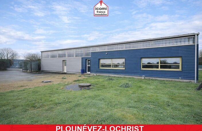 FINISTERE - Plounévez-Lochrist (29430) -  VENDRE - LOCAL DE 370 M2 AVEC BUREAU ET ESPACE DE VENTE  - EMPLACEMENT STRATÉGIQUE - POSSIBILITE ACTIVITE GARAGE OU AUTRES - STATIONNEMENT — photo 3