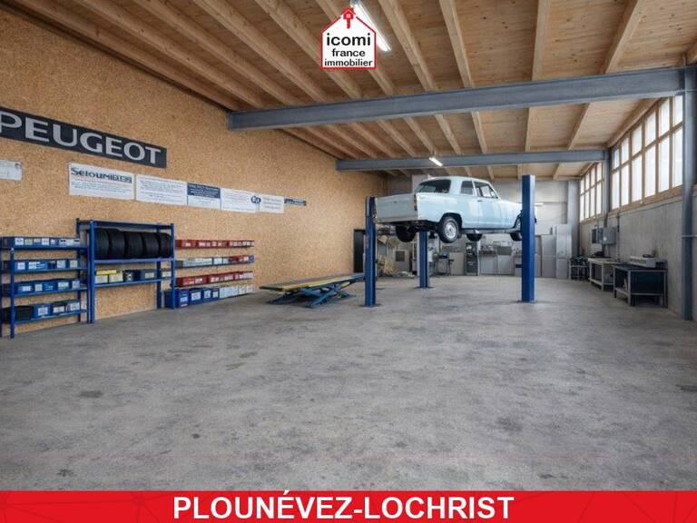 FINISTERE - Plounévez-Lochrist (29430) -  VENDRE - LOCAL DE 370 M2 AVEC BUREAU ET ESPACE DE VENTE  - EMPLACEMENT STRATÉGIQUE - POSSIBILITE ACTIVITE GARAGE OU AUTRES - STATIONNEMENT — photo 1