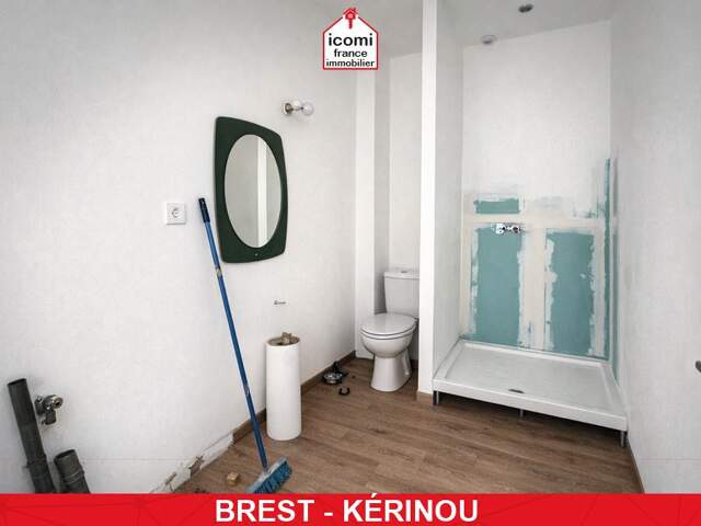 FINISTERE - Brest (29200) - A VENDRE - APPARTEMENT T2 - 1 CHAMBRE - DERNIER ETAGE - DPE D - SYNDIC BENEVOLE - CAVE - PROCHE COMMERCES — photo du bien