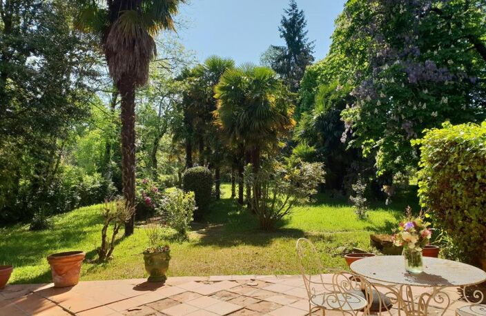 A vendre, Trie-sur-Baïse (Hautes-Pyrénées): Maison rénovée de 1776 avec balcon, terrasse d'été, garage et jardin de 1.834m². Petite distance à pied de la ville et des commerces — photo 3