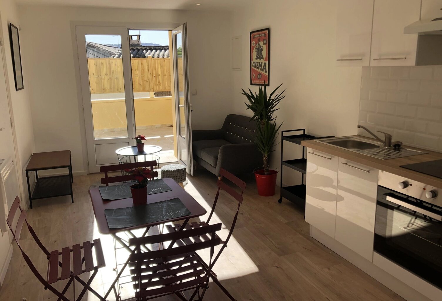 LOCATION MEUBLEE - APPARTEMENT - EOURES - MARSEILLE 13011 - TYPE — photo 1