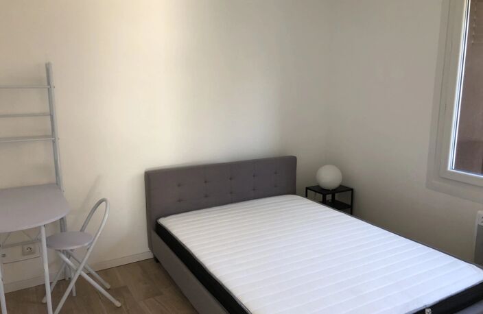 LOCATION MEUBLEE - APPARTEMENT - EOURES - MARSEILLE 13011 - TYPE — photo 3