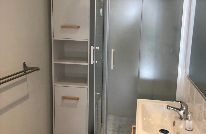 LOCATION MEUBLEE - APPARTEMENT - EOURES - MARSEILLE 13011 - TYPE — photo 4