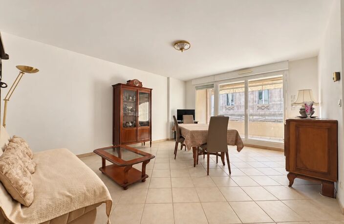 Exclusivité - Marseille 6ème - Vauban - 3 pièces de 74 m² avec t — photo 4