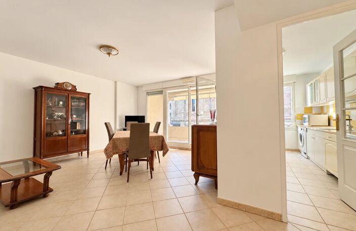 Exclusivité - Marseille 6ème - Vauban - 3 pièces de 74 m² avec t — photo 5