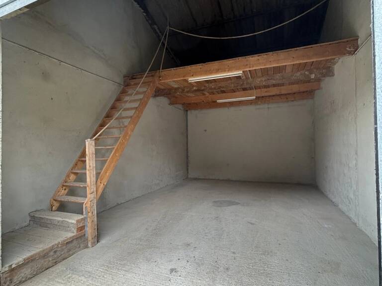 Jouques — photo 1