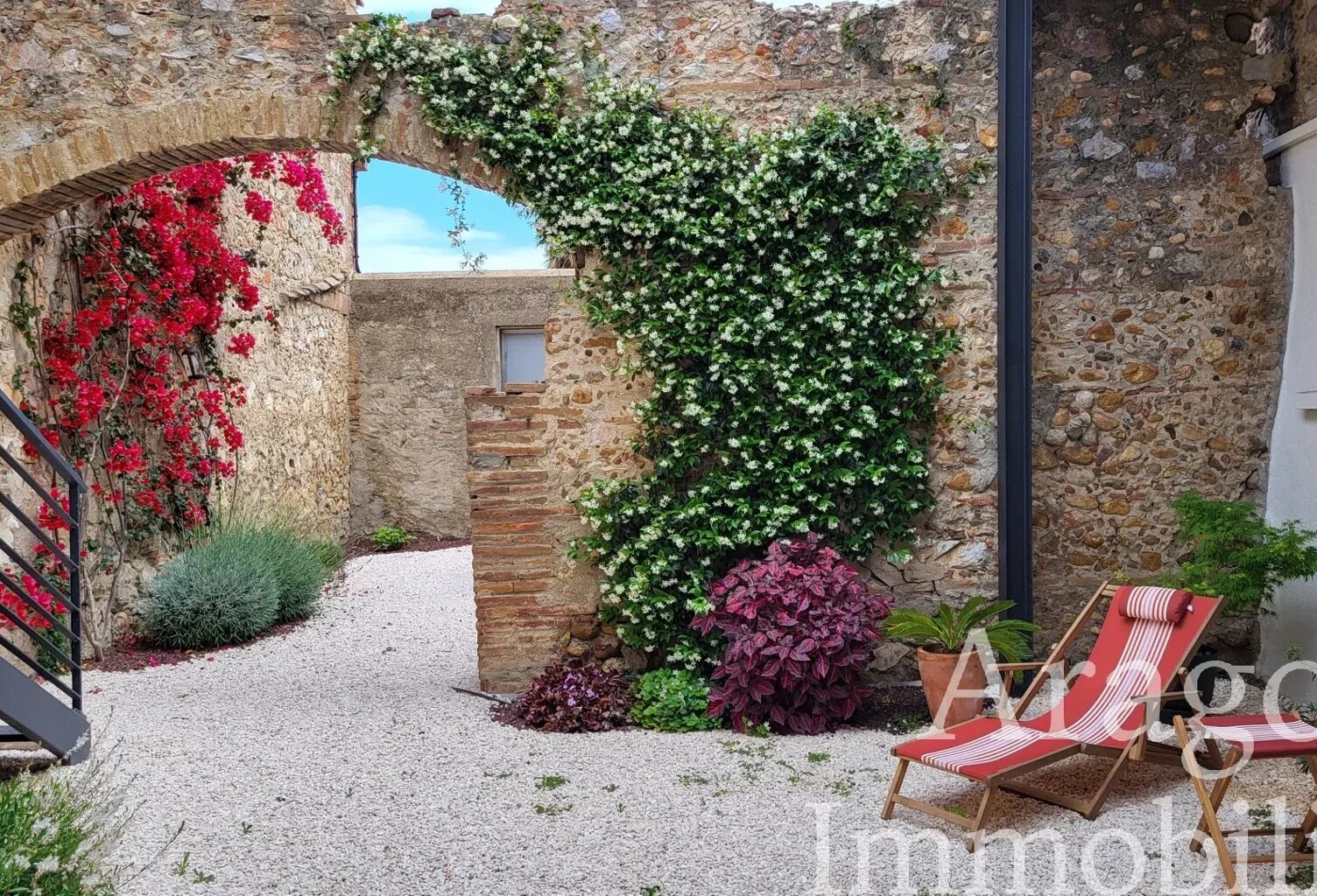 Maison de charme à vendre à Claira — photo 1