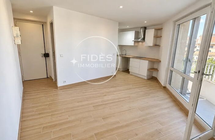 Marseille Saint-Charles — Studio rénové avec soin, balcon et cli — photo 2